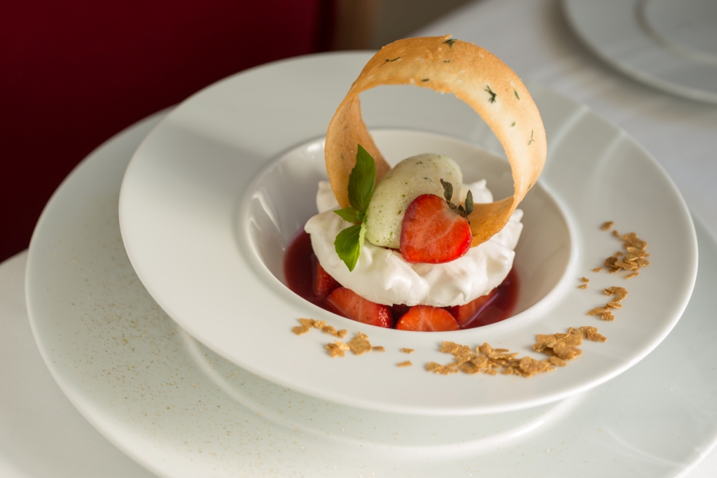 Dessert à la fraise servi dans le restaurant du Château